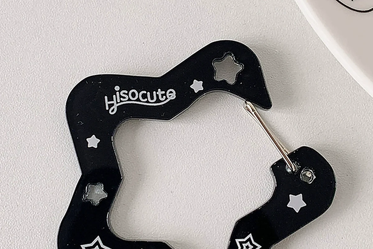 Acrylic carabiner metal connector and body shape detail