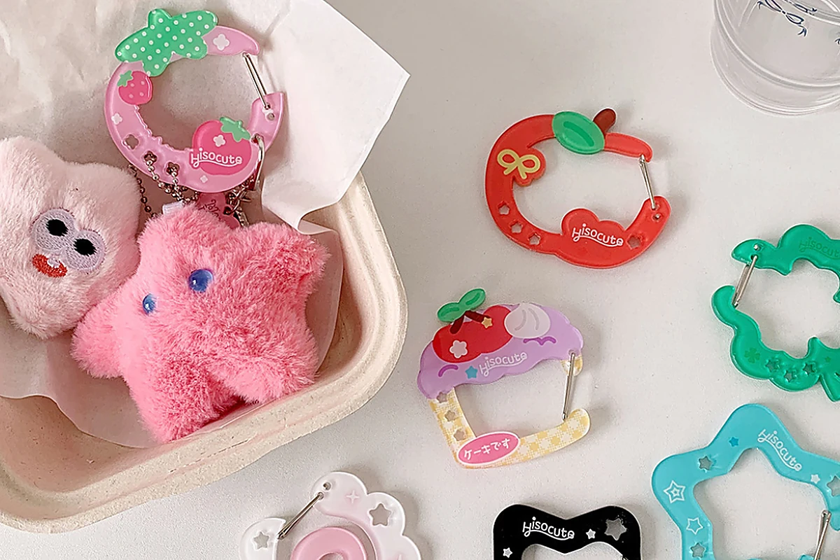 Acrylic carabiner display example for bag charms