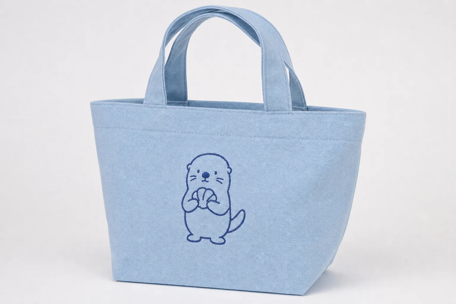 水色キャンバスに単色アウトライン刺繍を入れたミニトートバッグ