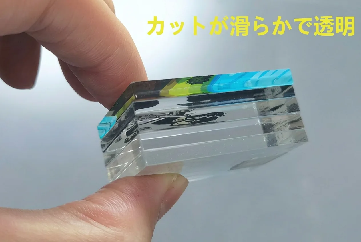 Epoxy acrylic keychain smooth transparent edge quality check