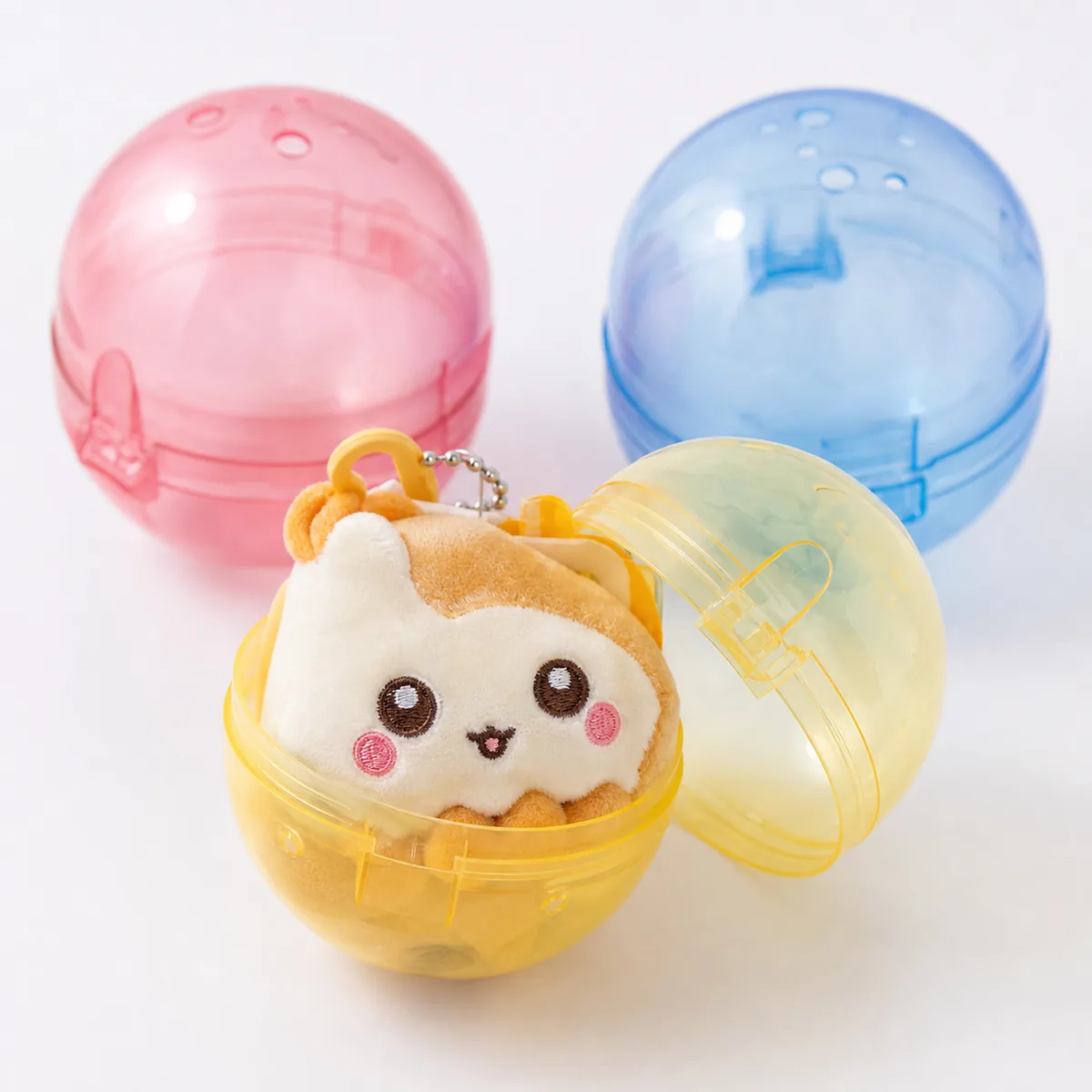 ガチャカプセルに入ったぬいぐるみマスコットのランダム販売仕様