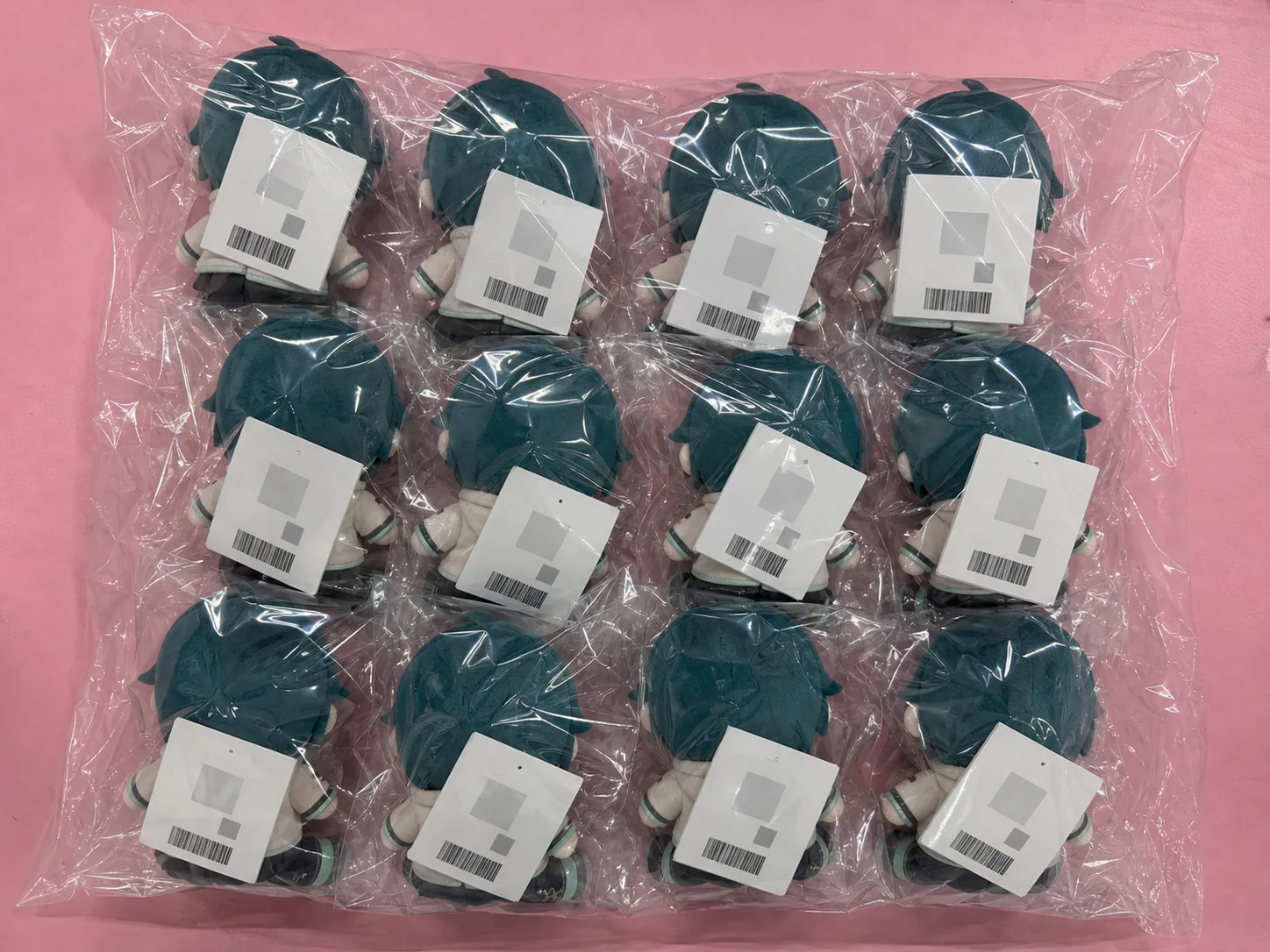 backing-card reverse and barcode checks for bulk-packed VTuber plush units