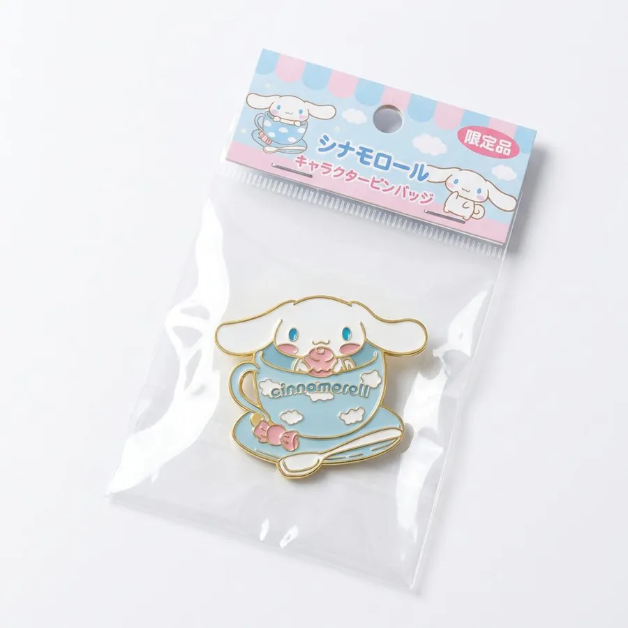 Custom zinc alloy pin badge in a header card bag