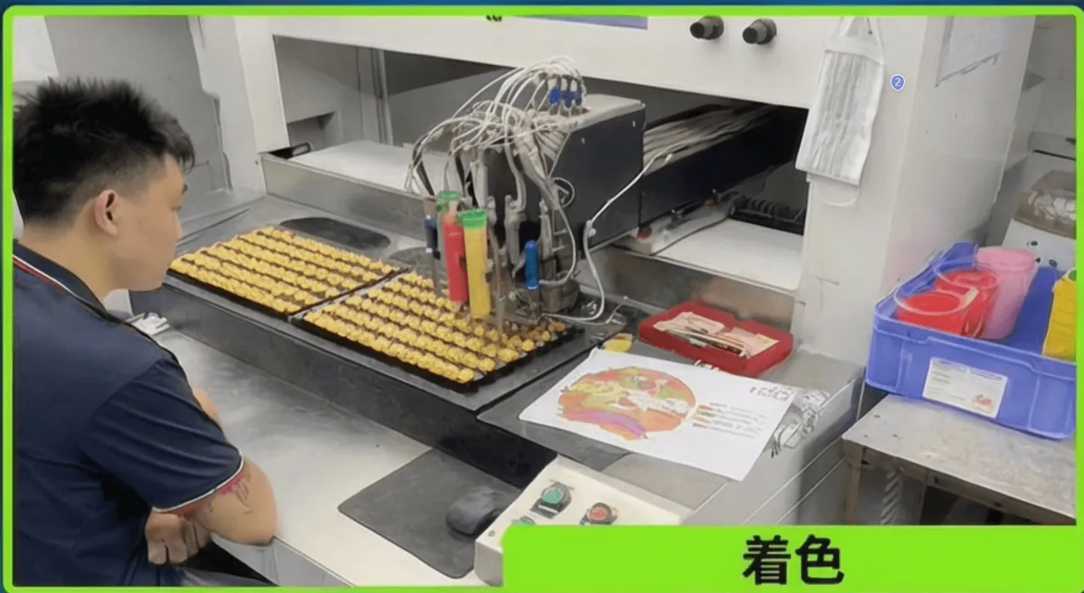 亜鉛合金ピンバッジの色入れ・検品工程